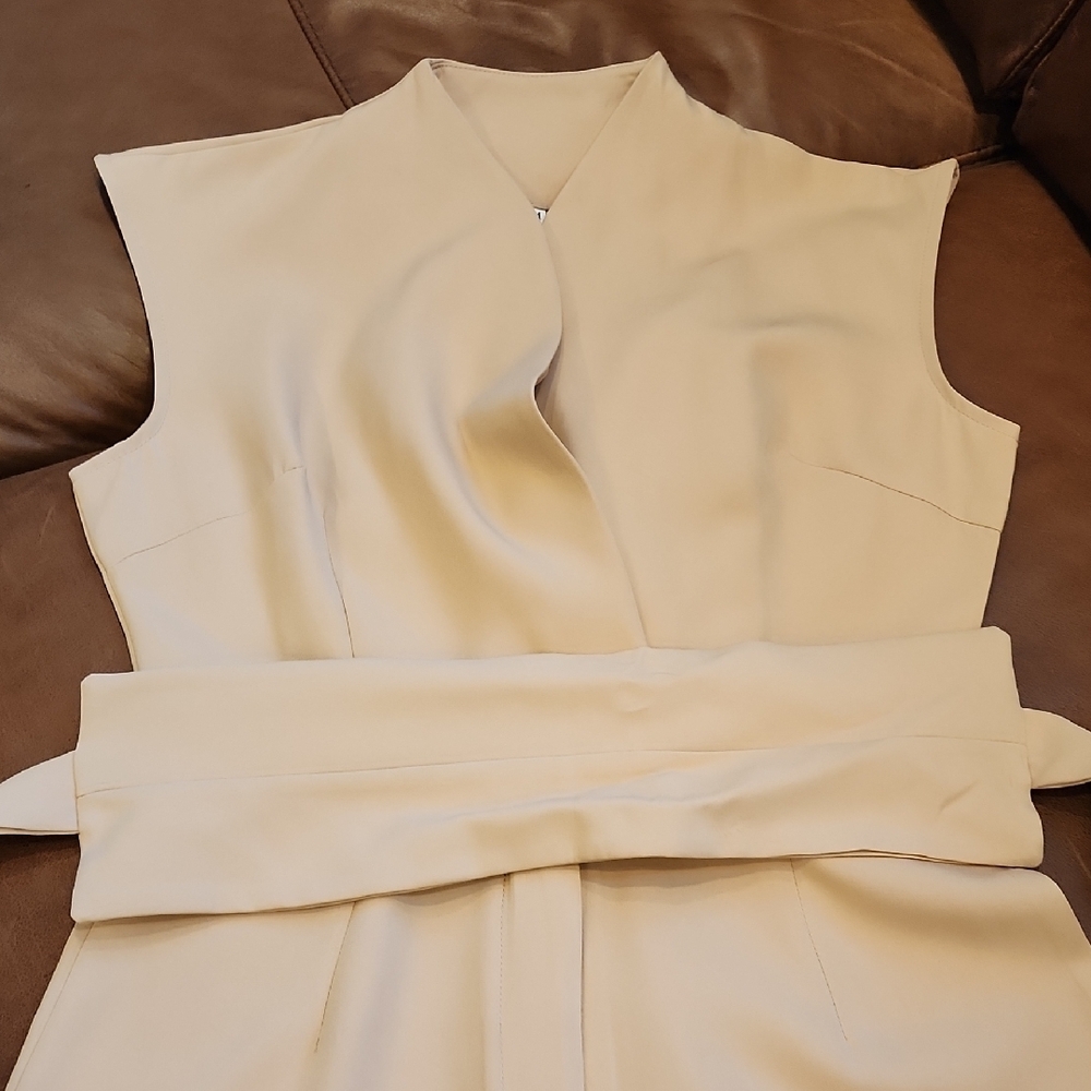 Elegant Cream Sleeveless Dress